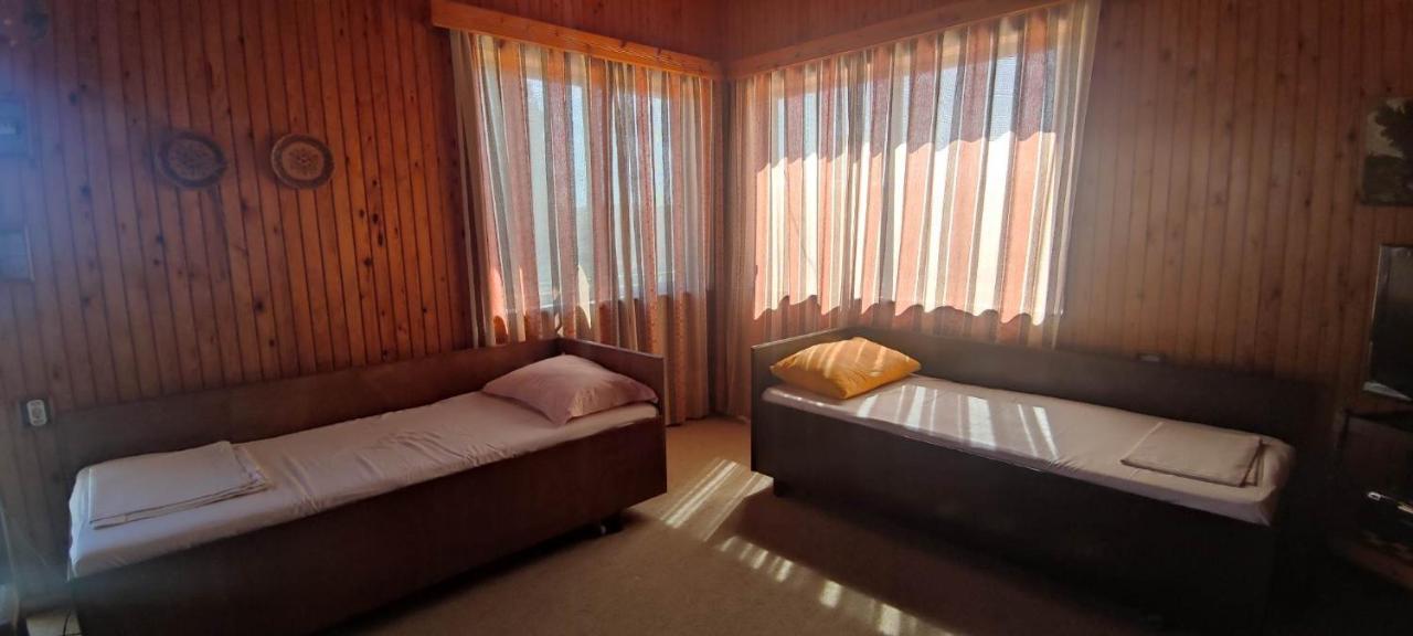 Rising Sun Guesthouse Mesochoria ภายนอก รูปภาพ