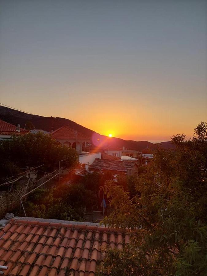 Rising Sun Guesthouse Mesochoria ภายนอก รูปภาพ